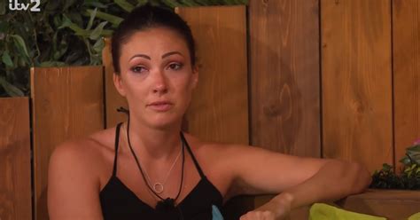 Love Island News Sophie Apologises To Emma For Game Playing On A Game