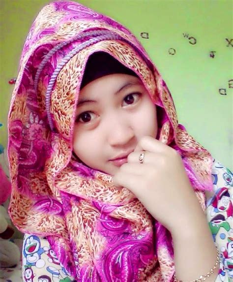 gadis cantik berjilbab yang imut ~ anu unik