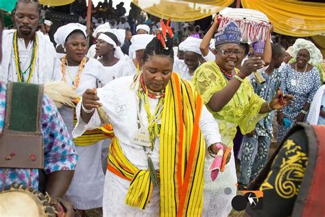 hundreds attend nigerias osun osogbo festival  celebrate yoruba fertility goddess