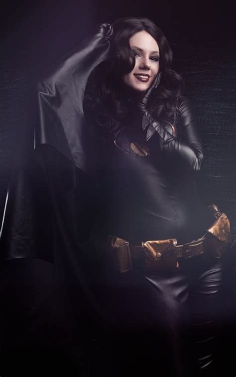 beautiful cosplay features a helena bertinelli version of batgirl — geektyrant
