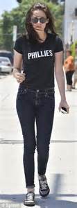 slender kristen stewart flashes her toned stomach in cropped t shirt