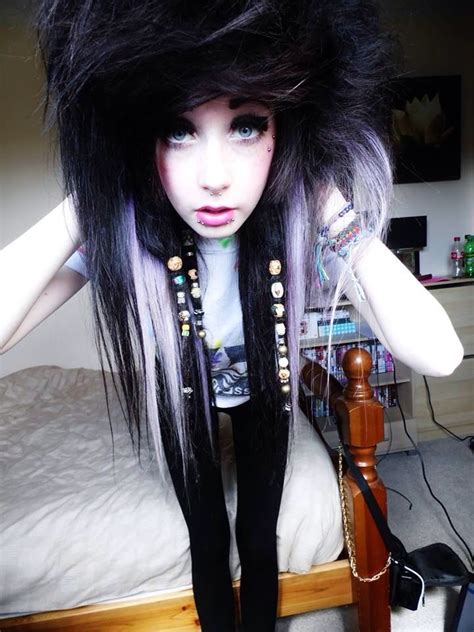 Does Anyone Know Who She Is She So Flipping Pretty Goth Hair Emo