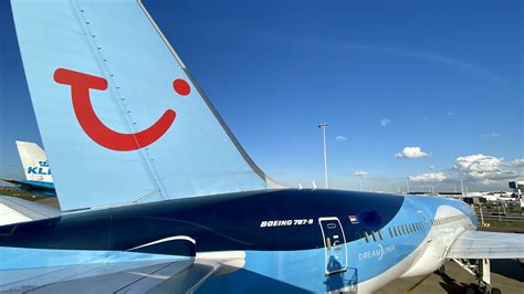 kijk mee hoe onze engineers de vliegtuigen onderhouden smile
