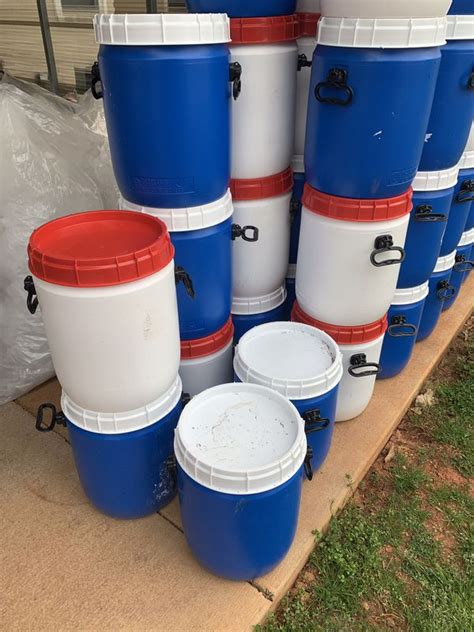 10 gallon containers barrels with screw top and handles coolers