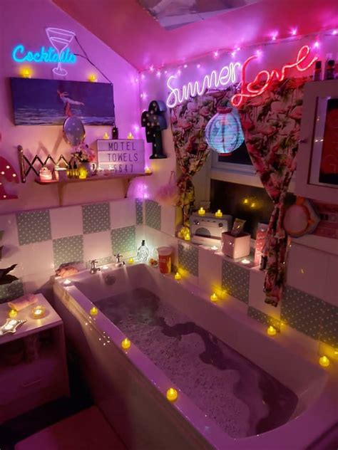 Woman Transforms Her Bathroom Into Pretty Woman Themed Heaven For Under