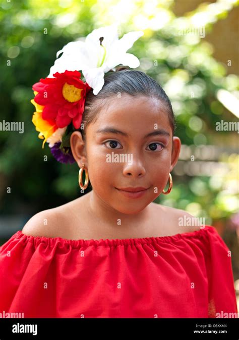 México Jalisco El Tequila El Retrato De Una Niña Mexicana Bailarina