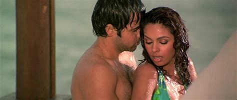 Nude Video Celebs Mallika Sherawat Sexy Murder 2004