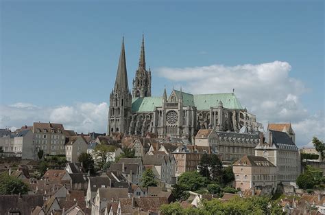vents  territoires la vue sur la cathedrale de chartres empeche  projet deoliennes en eure