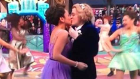 same sex kiss during thanksgiving day parade goes viral called first