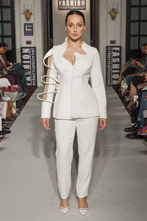 lenie boya ss  haute couture  london fashion week futuristic white crepe trousers suit