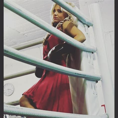 Pin By Fabu Rara On Wilfs Boxing Girl Girl Instagram Posts