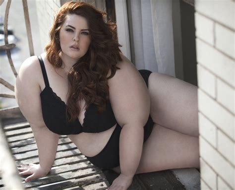 plus size model tess holliday posts nude photo and blasts online trolls for fat shaming the