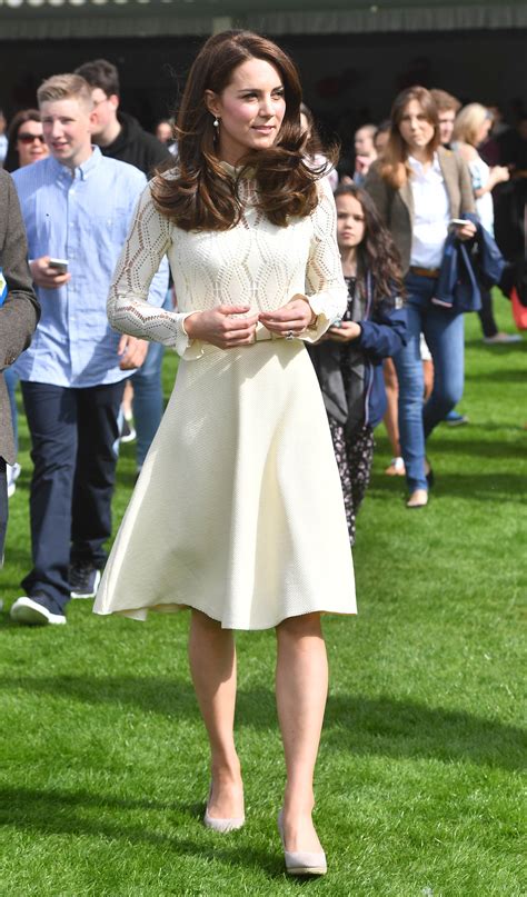 kate middleton style file best outfits and dresses elle uk