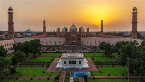 top  monuments  pakistan    lheio