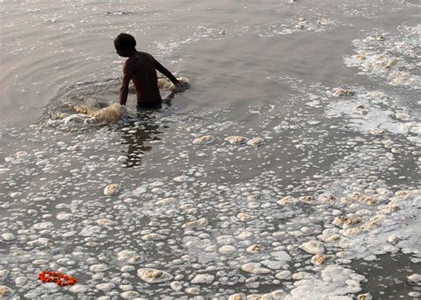 それでも4億人の飲み水に？ 聖なるガンジス川で進む、驚くべき水質汚染 business insider japan