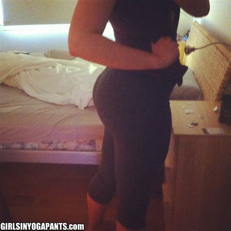 big ol bed side booty hot girls in yoga pants booty