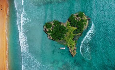 top   beautiful islands   world