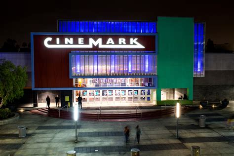 cinemarks  million loss shows steeper struggle  theaters nearby stores
