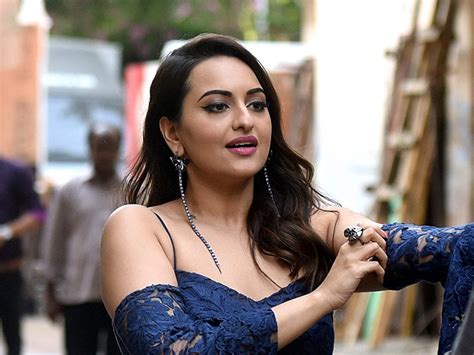 Buy Sonakshi Sinha S Painting And Help The Poor
