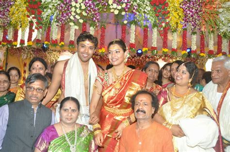 Lg Moviee Singer Geetha Maduri And Nandu Weeding Photos