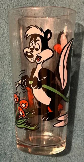 1976 Pepsi Collector Series Looney Tunes Pepe Le Pew And Daffy Duck Glass
