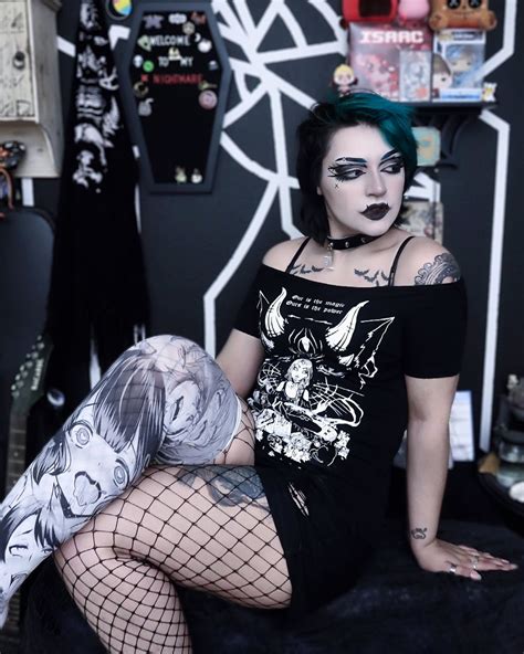 𝚆𝚒𝚕𝚕𝚘𝚠 𝚅𝚘𝚗 𝚆𝚒𝚝𝚌𝚑𝚎𝚛 on twitter i heard twitter likes goth girls with