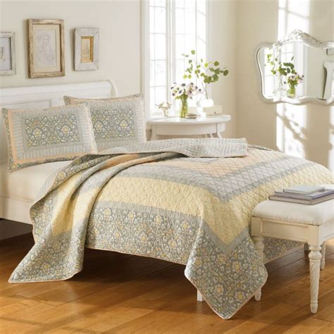 Twin Quilt Laura Ashley Yellow Pale Blue Periwinkle Floral