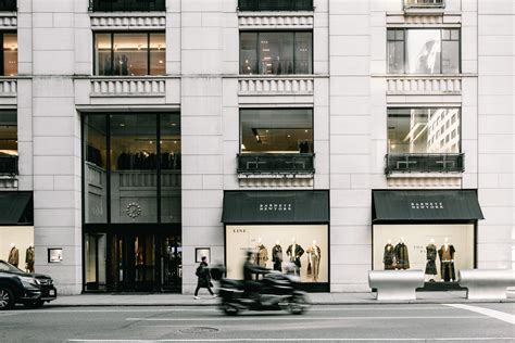 Barneys New York Closing Sales Have Started The New York Times