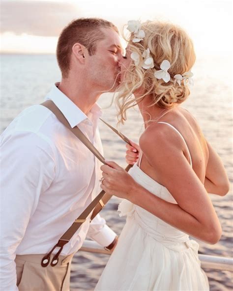 12 most epic wedding kiss photos of all time — wedpics blog