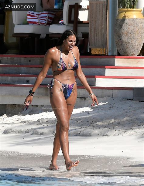 Liz Cambage Sexy Flaunts Her Hot Body While Vacationing In