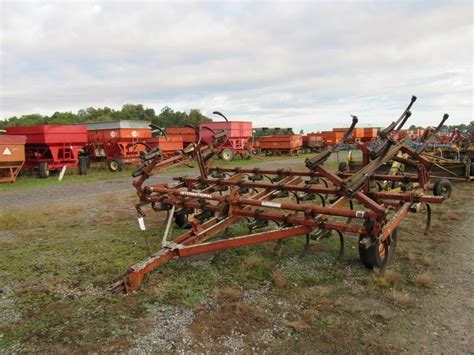 international vibra shank  field cultivator  machinery pete