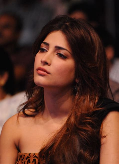 high quality bollywood celebrity pictures shruti haasan super sexy cleavage show at the telugu