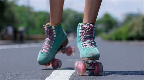 start roller skating  breaking