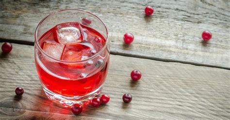 remember cranberry juice 5 reasons to drink more of it mindbodygreen