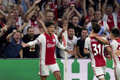 ajax plaatst zich ten koste van apoel voor groepsfase cl