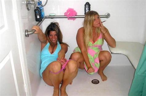 trashy girlfriends drunk and peeing pichunter