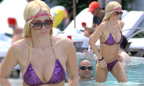 Jenna Jameson Shows Off Her Slender Figure In A Sequinned