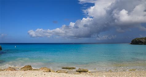 wacht met reis naar bonaire  curacao vakantie krantnl