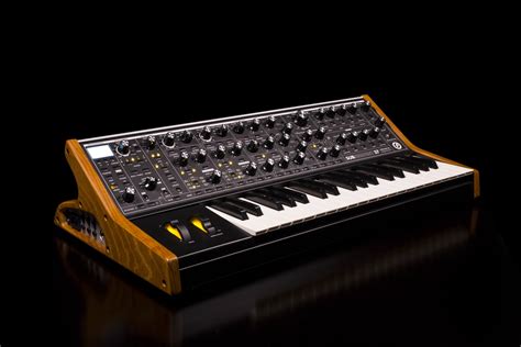 moog  intros subsequent  paraphonic analog synthesizer