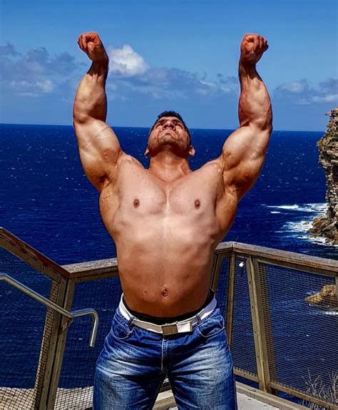 World Bodybuilders Pictures Greek Bodybuilder Chris Kavvalos