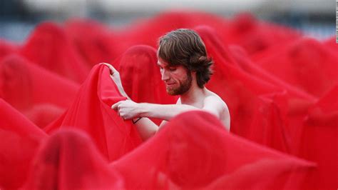 spencer tunick return of the nude installation shot in melbourne