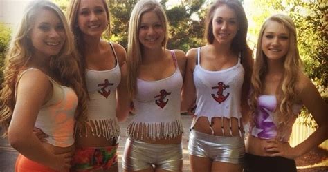 Hot Cheerleaders Pirate Treasure