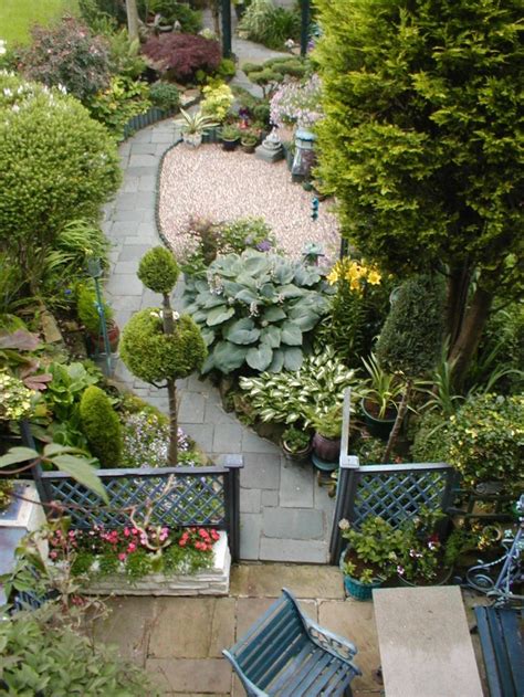 long narrow garden ideas    year sharonsable