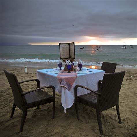 beach dining     dinner shot fro flickr