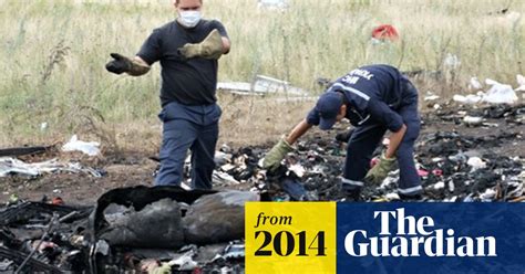 Mh17 World S Anger At Russia Grows As Bodies Pile On To Train At Crash