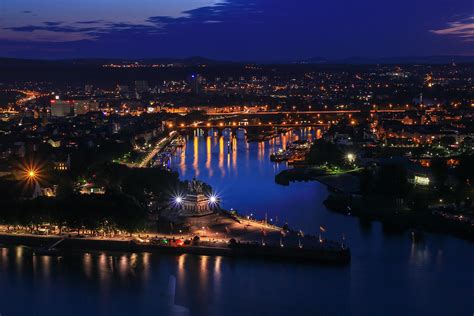 deutsches eck bei koblenz bei nacht foto bild deutschland europe