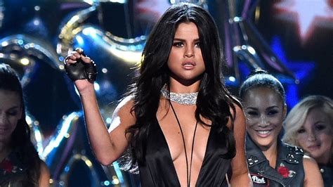 selena gomez fires back at lip sync accusations vs fashion show 2015