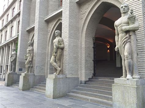 main entrance  bergen tinghus architect egil reimers   bergen norway statues