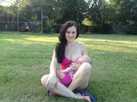 hot moms breastfeeding