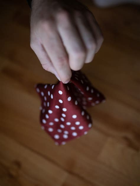 fold  handkerchief   suit pocket  methods
